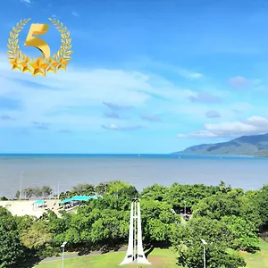 Luxury Seaview , Cairns Australia